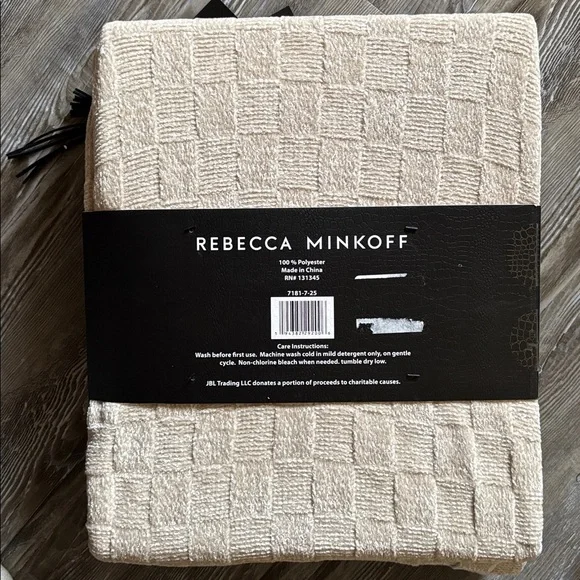 Rebecca Minkoff throw - Picture 2 of 2